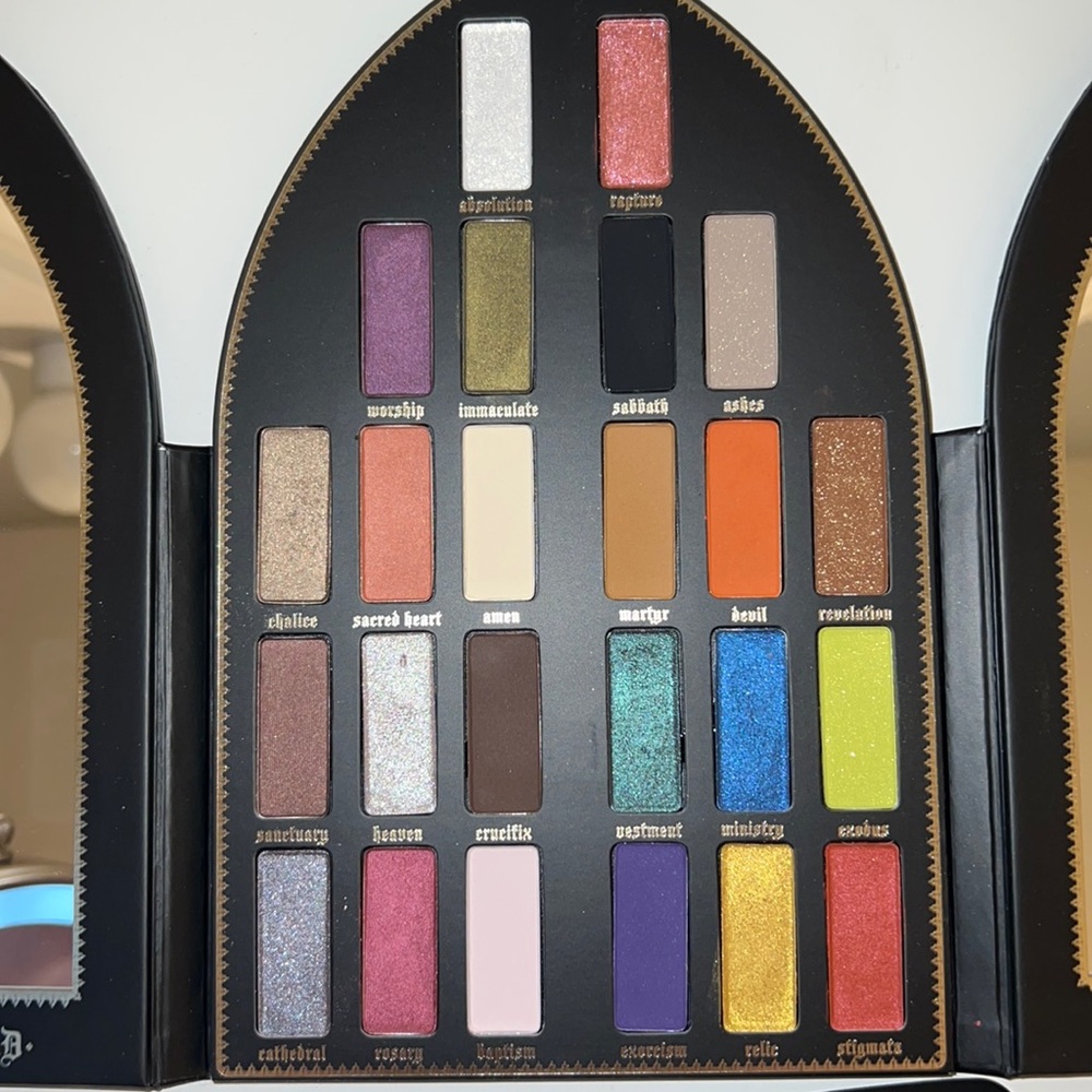 Kay Von D Saint and Sinner palette